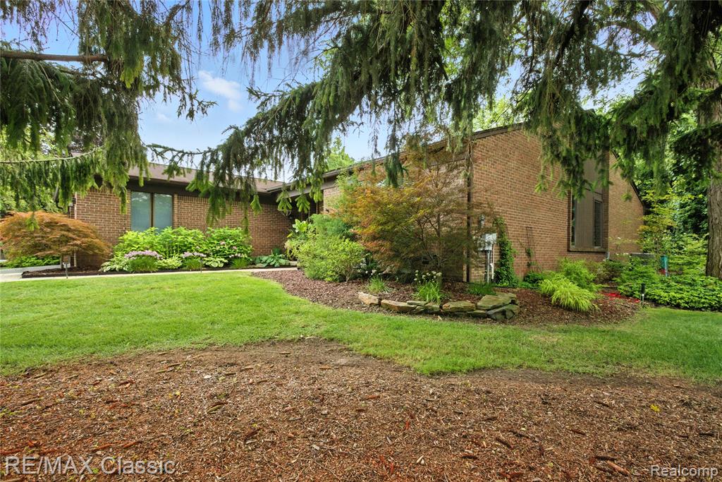 4022 CHABLIS Street, West Bloomfield, MI 48323 — Photo 42
