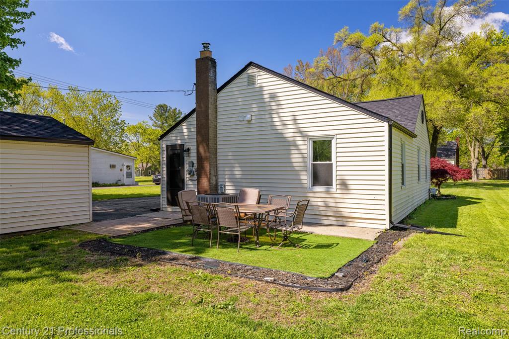 2830 Deland Road, Waterford, MI 48329 — Photo 25