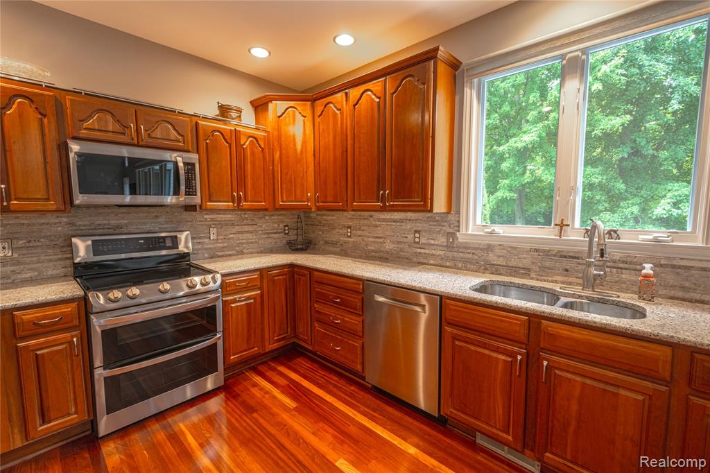 5429 Shorewood Drive, Fort Gratiot, MI 48059 — Photo 22