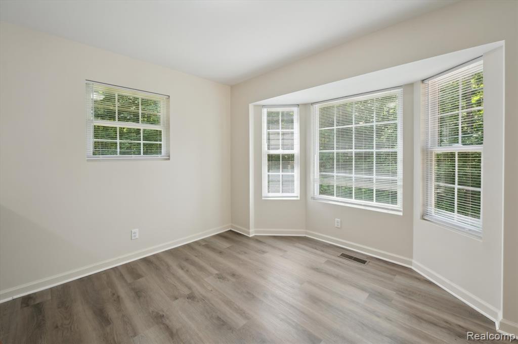5849 Whispering Oaks Drive, Howell, MI 48855 — Photo 10