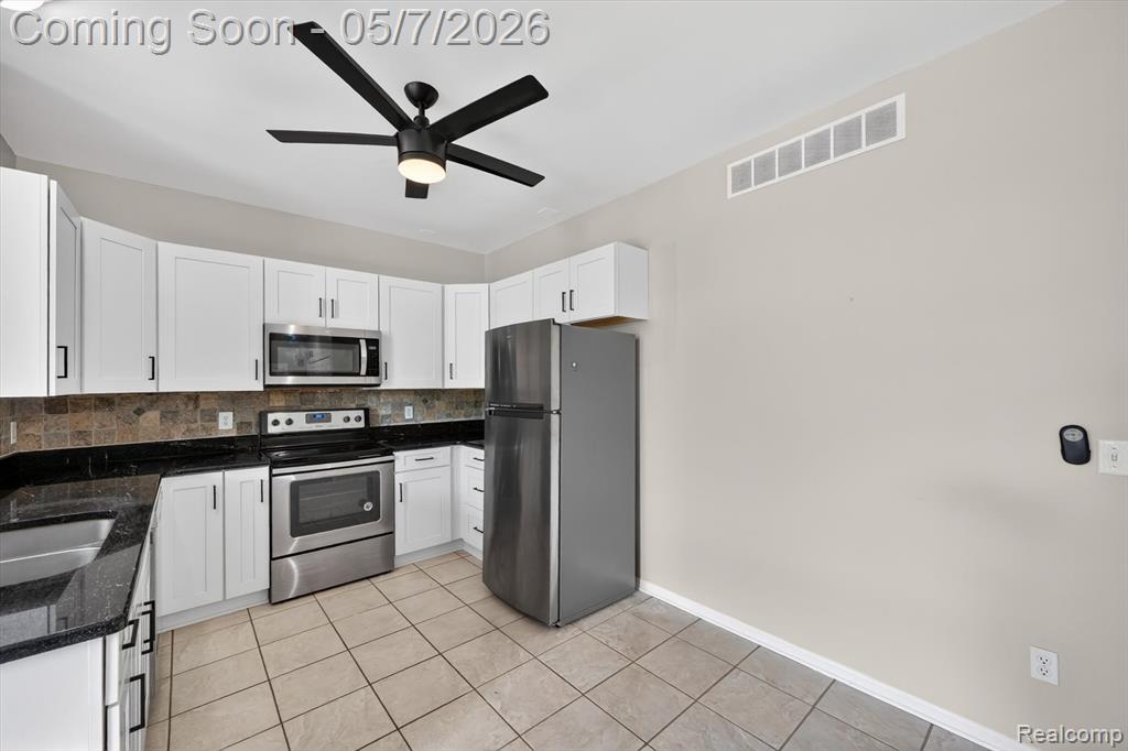 43027 Strand Drive, Sterling Heights, MI 48313 — Photo 11