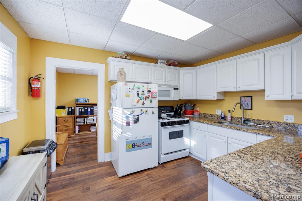 815 N Main Street, Rochester, MI 48307 — Photo 17