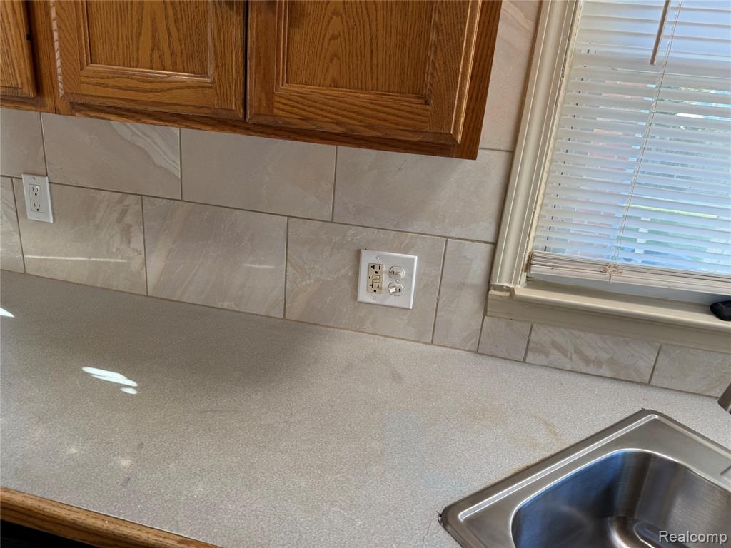 9557 W Inkster Road W, Livonia, MI 48150 — Photo 25