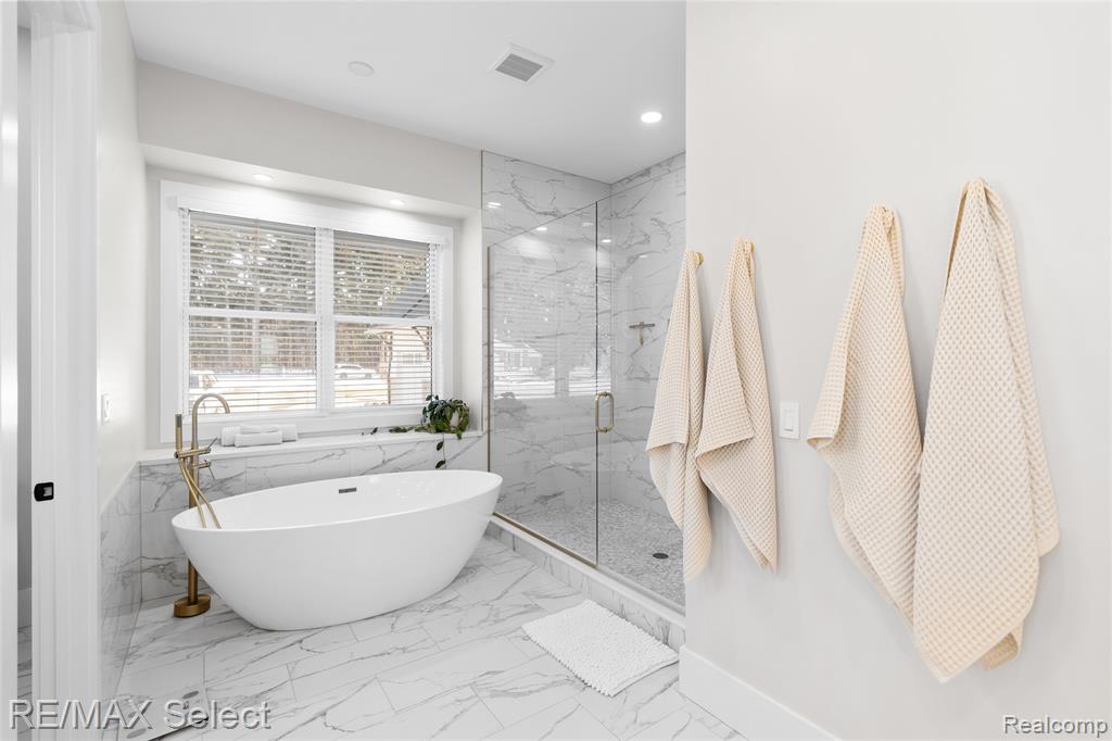 2208 Grove Park Road, Fenton, MI, 48430