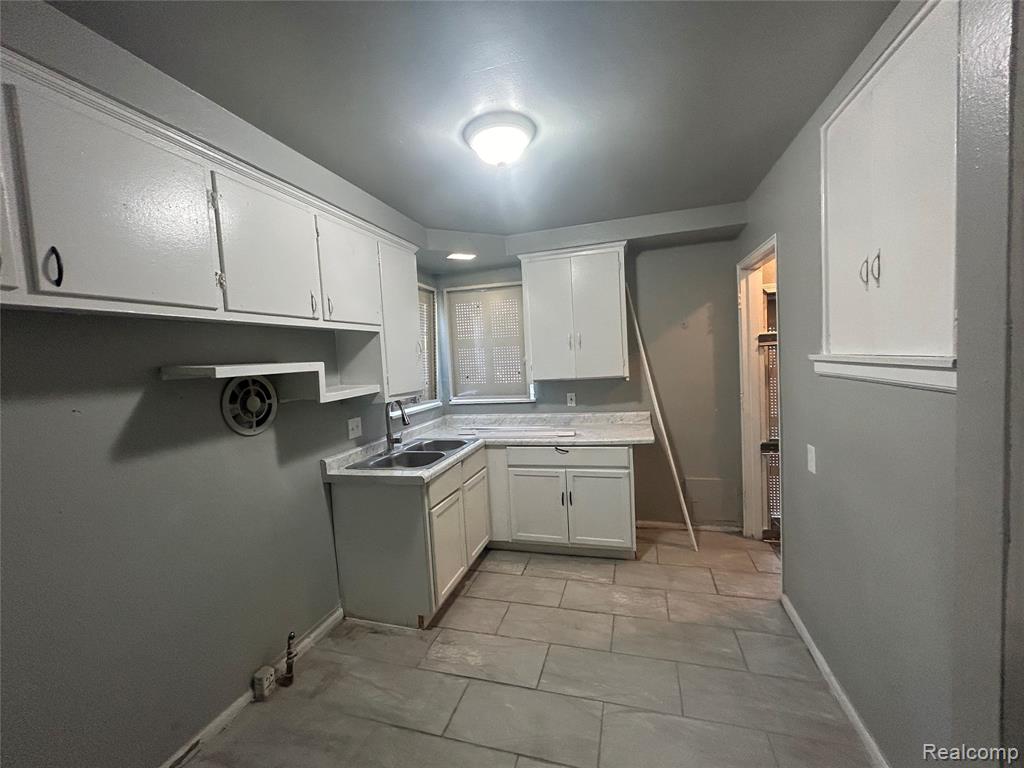 9961 VAUGHAN Street, Detroit, MI 48228 — Photo 2