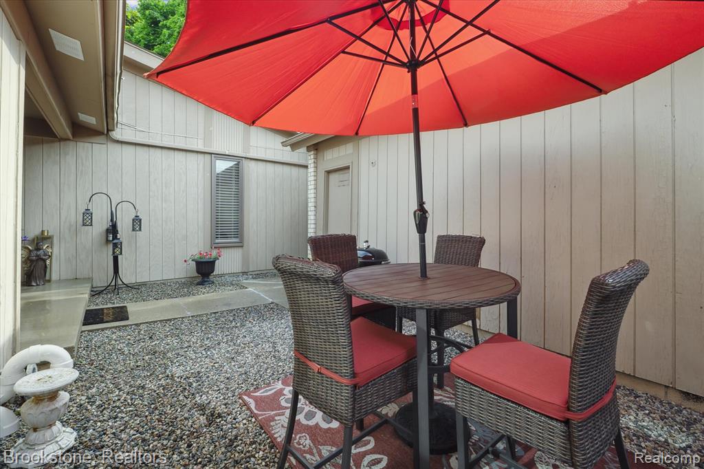 5195 Richard Run, West Bloomfield, MI — Photo 7