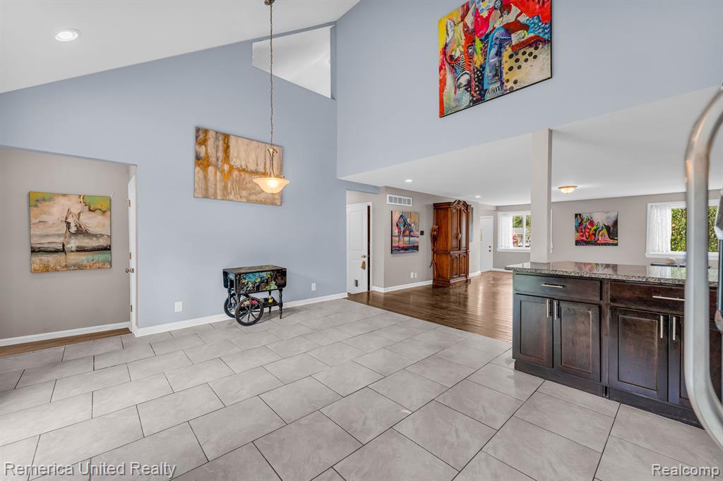 915 BRUSHWOOD Drive, Wolverine Lake, MI 48390 — Photo 5