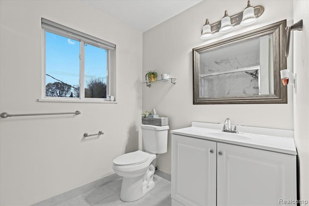 4724 S TUXEDO Drive, Warren, MI 48092 — Photo 13