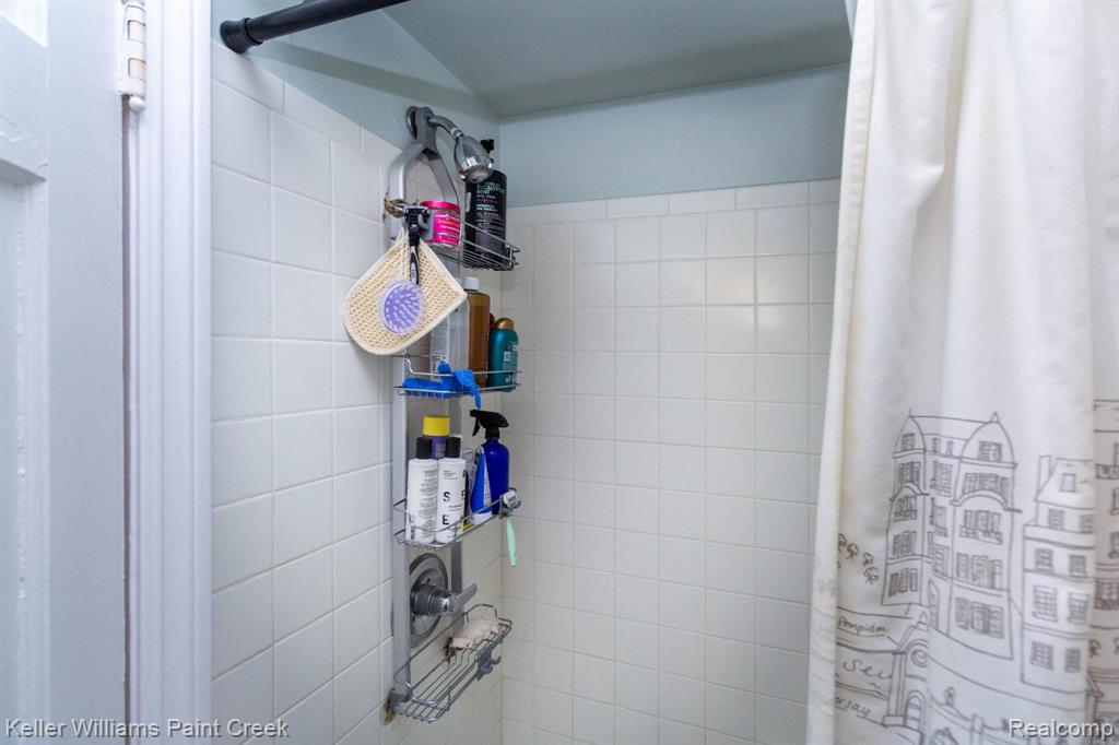 1466 Hampton Rd, Grosse Pointe Woods, MI 48236 — Photo 27