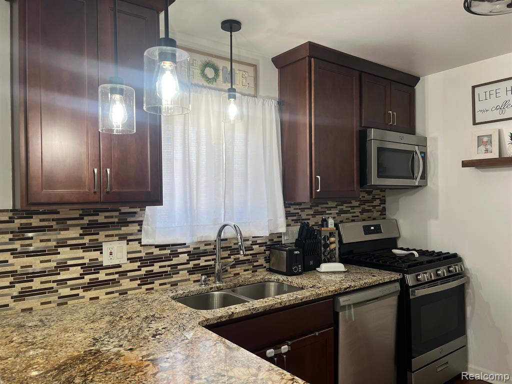 7101 N WILDWOOD Street, Westland, MI — Photo 4