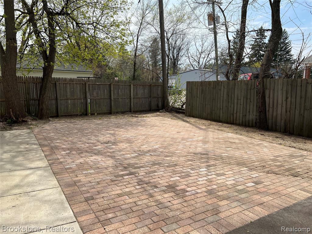 14 W Burdick Street, Oxford, MI — Photo 3