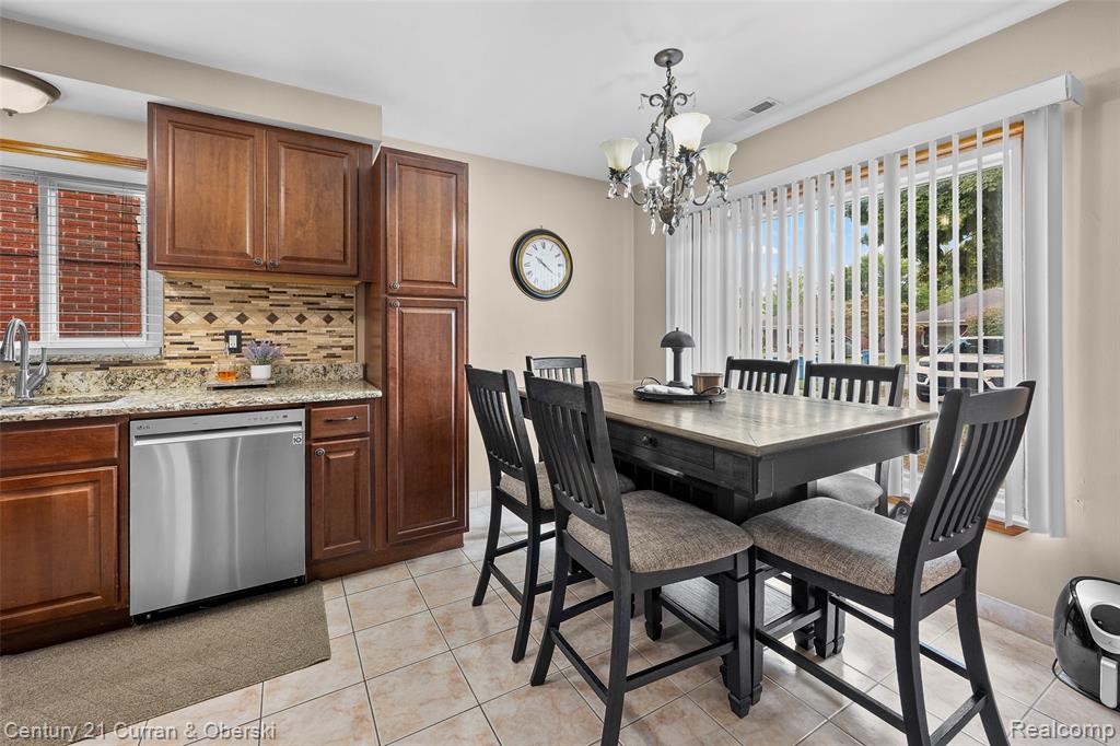 5741 Hubbell Street, Dearborn Heights, MI 48127 — Photo 11