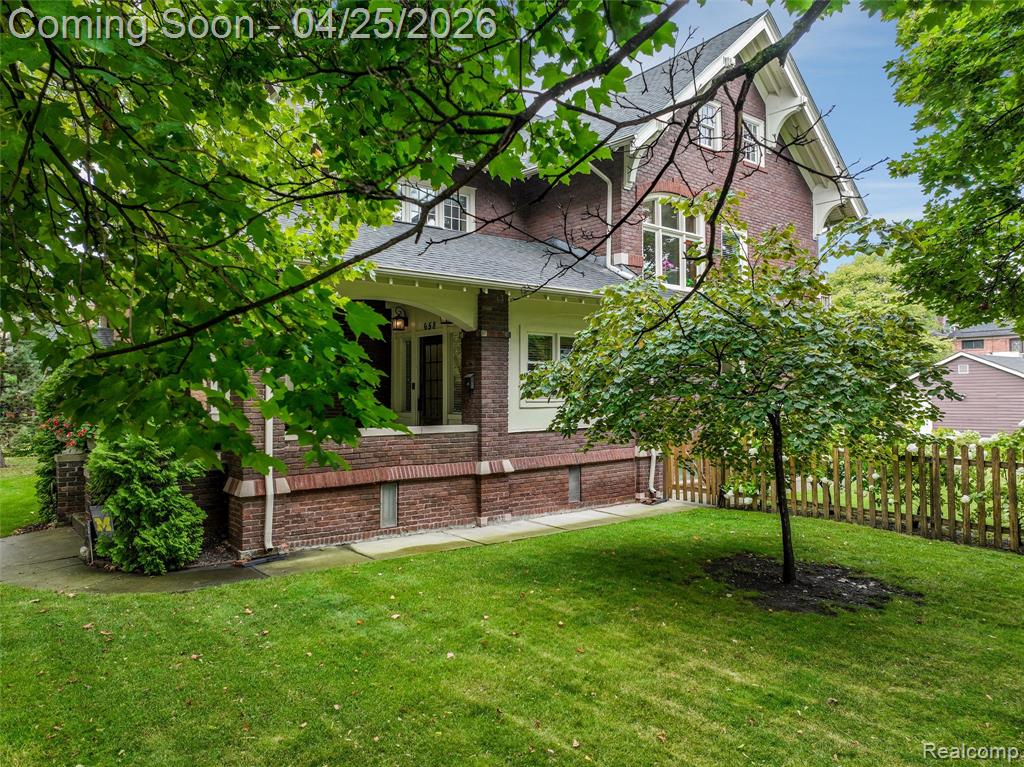 658 Pallister, Detroit, MI 48202 — Photo 53