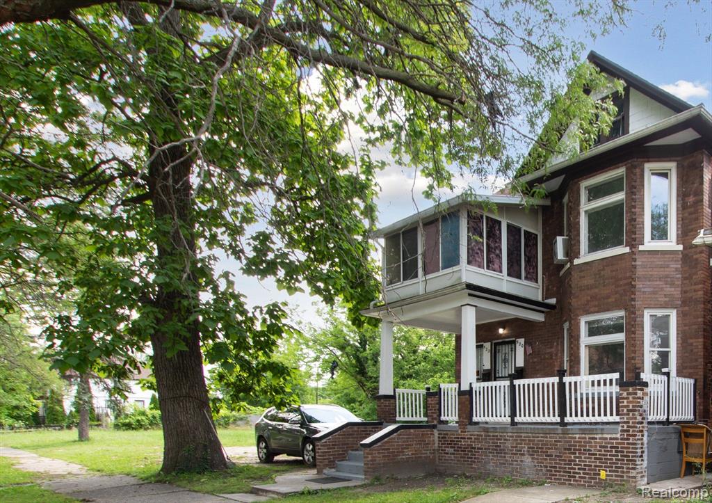 520 ENGLEWOOD Street, Detroit, MI 48202 — Photo 2