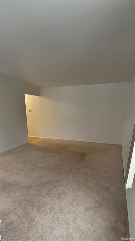 676 E FOX HILLS Drive, Bloomfield Hills, MI 48304 — Photo 11