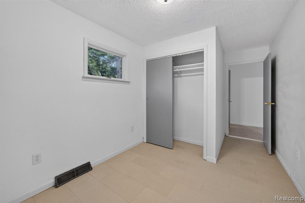 9288 Hilda Lane, Flushing, MI 48433 — Photo 35