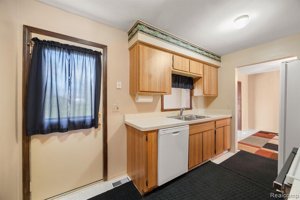 63325 Place Road, Lenox, MI 48050 — Photo 11
