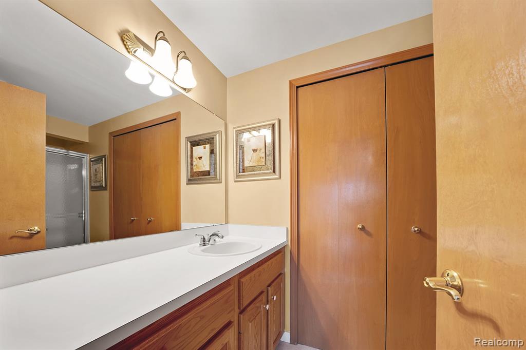 43134 Napa Drive, 35, Sterling Heights, MI 48314 — Photo 24
