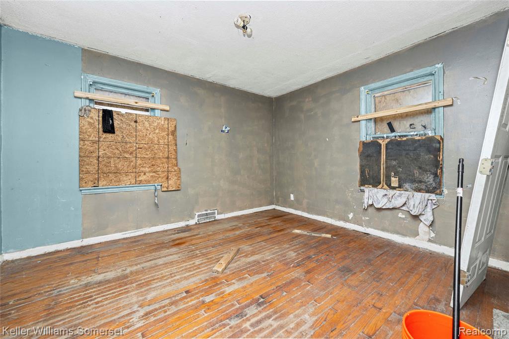 5955 GUILFORD Street, Detroit, MI 48224 — Photo 9