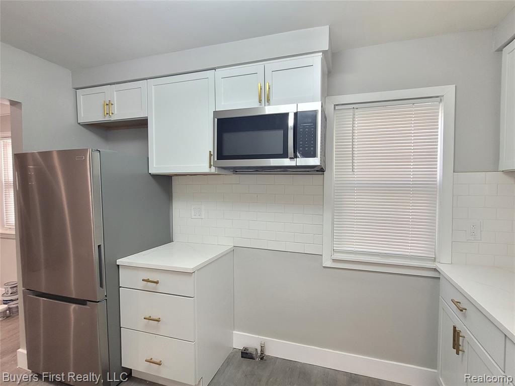 8710 Albany Street, Oak Park, MI 48237 — Photo 6