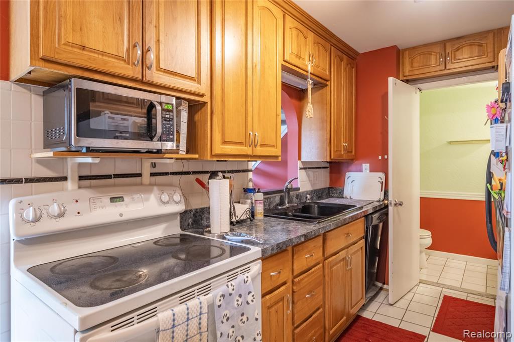 23668 N Rockledge, Novi, MI — Photo 10