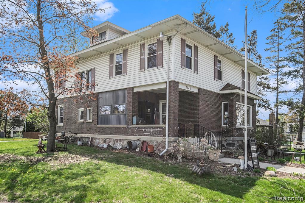 2040 E MAPLE Avenue, Grand Blanc, MI 48507