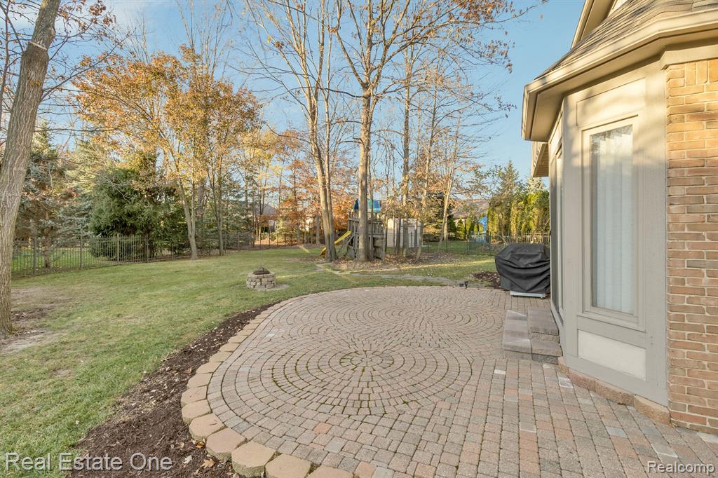 43581 NAVES Court, Clinton Twp, MI 48038 — Photo 47