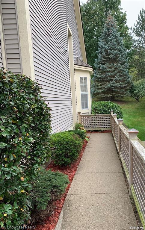 740 Whisperwood Trail, Fenton, MI 48430 — Photo 2