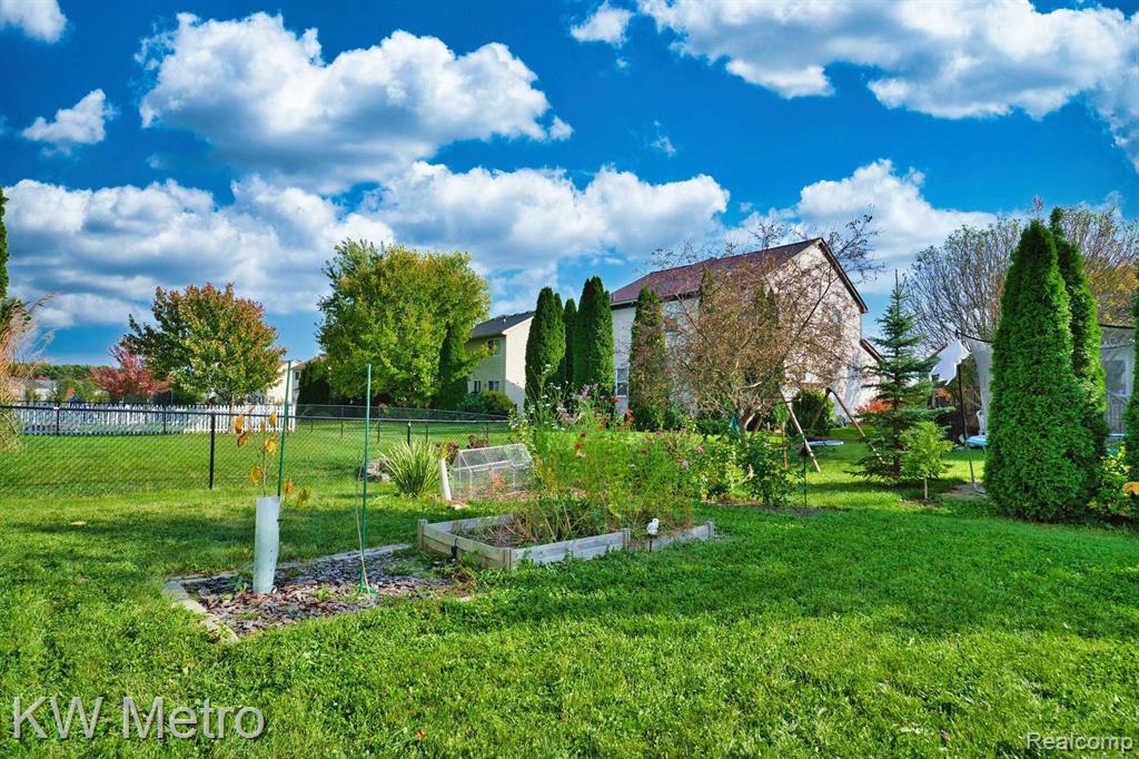 8590 BARRINGTON Drive, Ypsilanti, MI 48198 — Photo 6