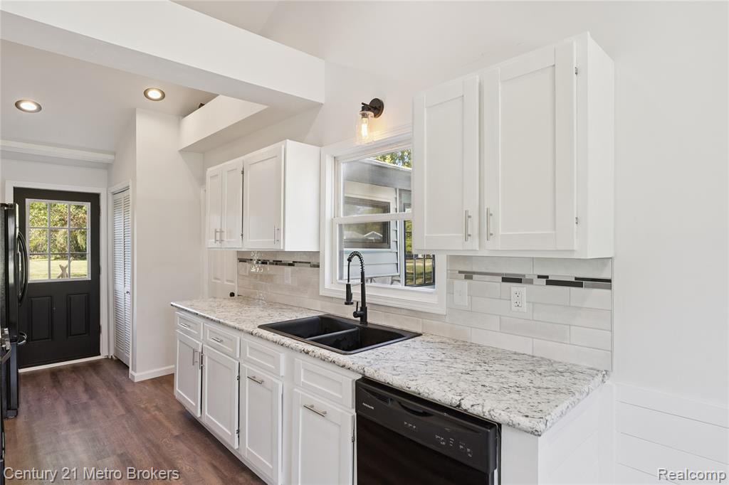 4379 Tillie Drive, Flint, MI 48504 — Photo 10
