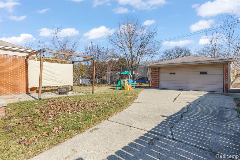 6452 Arcola Street, Garden City, MI — Photo 3