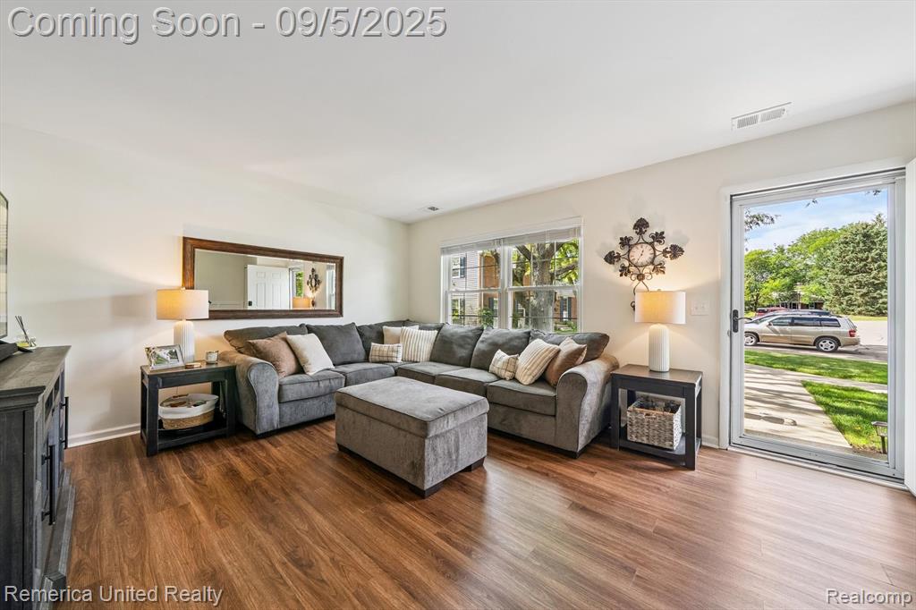 41377 Leidel Court, Northville, MI 48167 — Photo 5