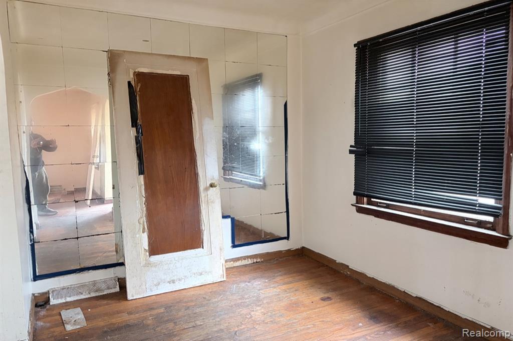 20300 Hickory Street, Detroit, MI 48205 — Photo 6