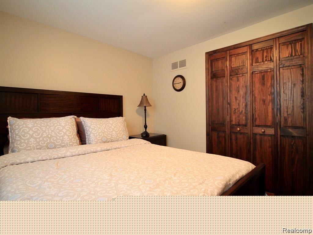5363 English Drive, Troy, MI 48085 — Photo 30