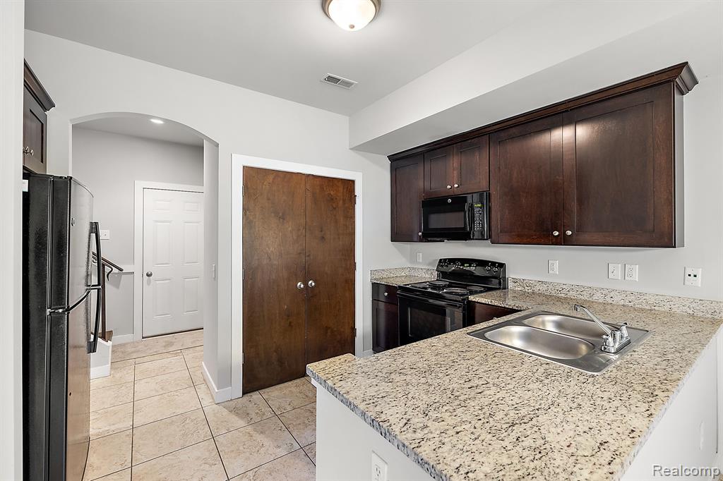 6235 Windemere Lane, Utica, MI 48316 — Photo 19