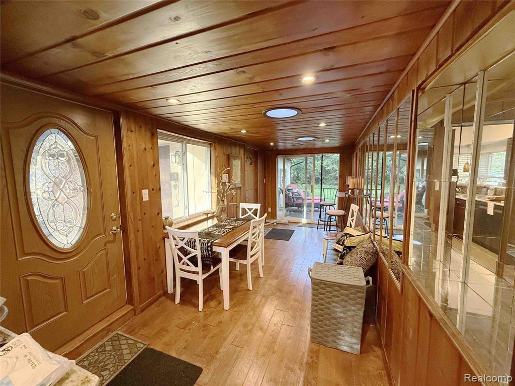 1475 Avondale Street, Sylvan Lake, MI 48320 — Photo 10
