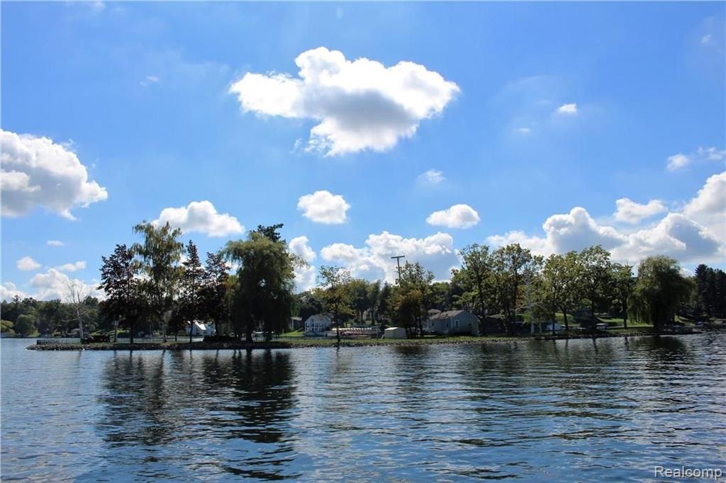 752 Preston Island, Orion, MI 48362 — Photo 26