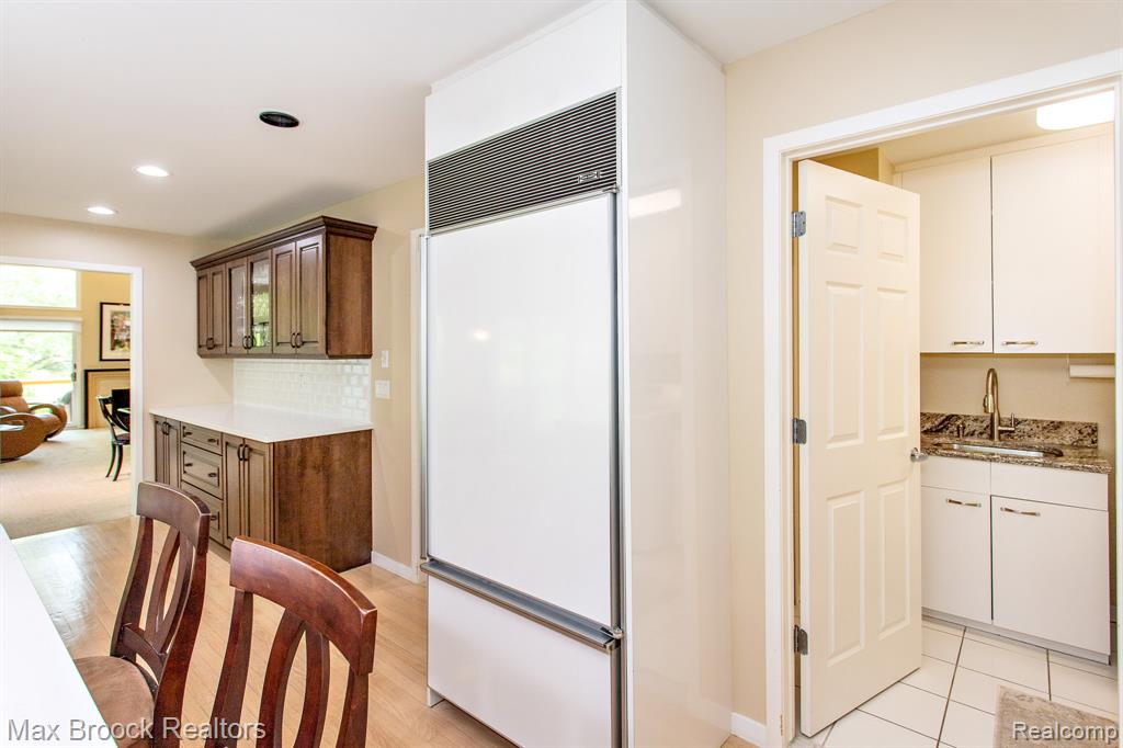 6524 Pleasant Lake Court, West Bloomfield, MI — Photo 25