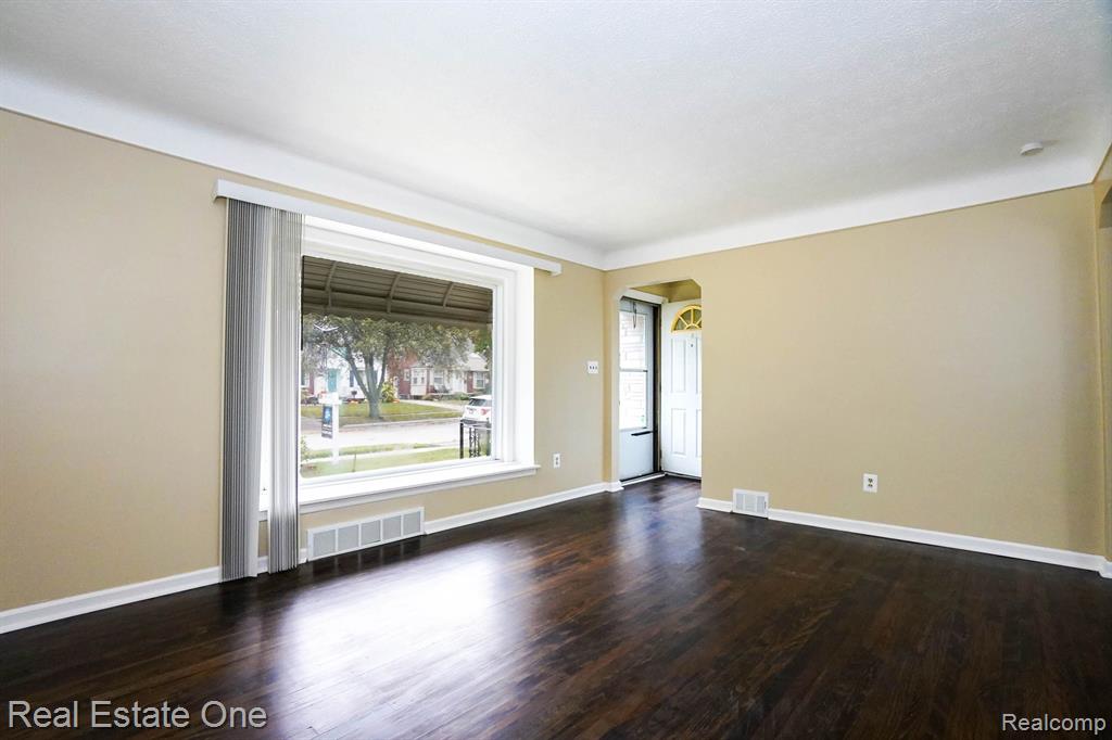 604 KINGSBURY Avenue, Dearborn, MI 48128 — Photo 2