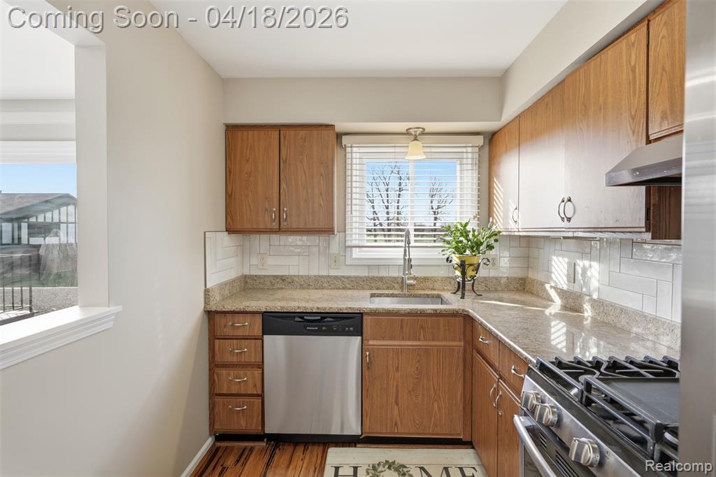 408 Country Club Drive, Saint Clair Shores, MI 48082 — Photo 7