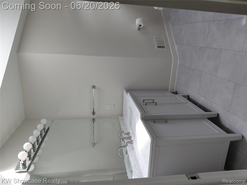 7368 Meadowridge Drive, West Bloomfield, MI — Photo 11