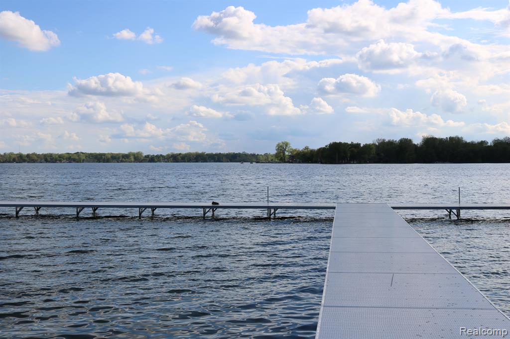 522 RED OAK, Walled Lake, MI 48390 — Photo 17