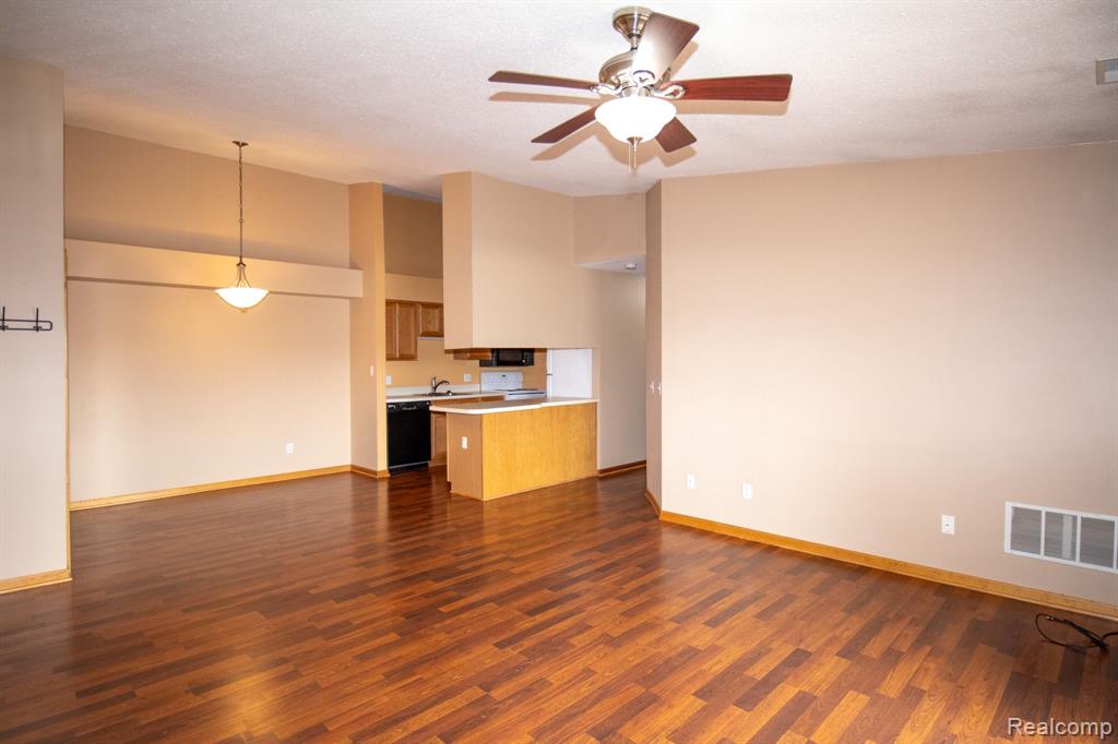 9602 Sawgrass Court, Unit #8, Belleville, MI 48111 — Photo 8