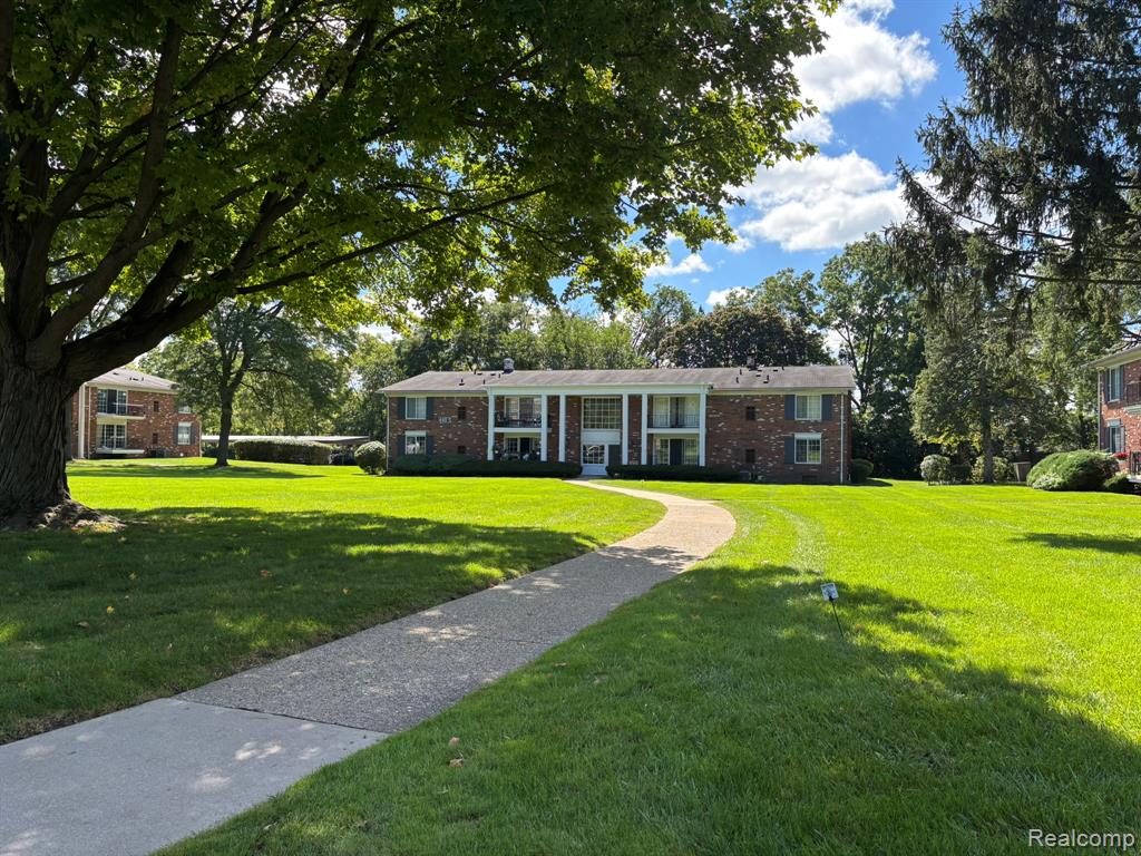 448 Fox Hills Drive S, 2, Bloomfield Hills, MI 48304