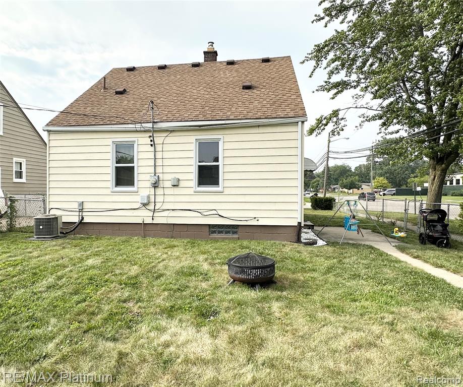 28417 Barton Street, Garden City, MI — Photo 17