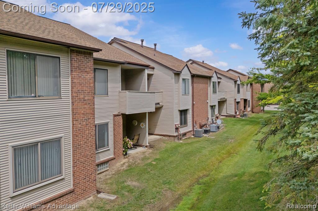6660 Ridgefield Circle, 104, West Bloomfield, MI — Photo 32