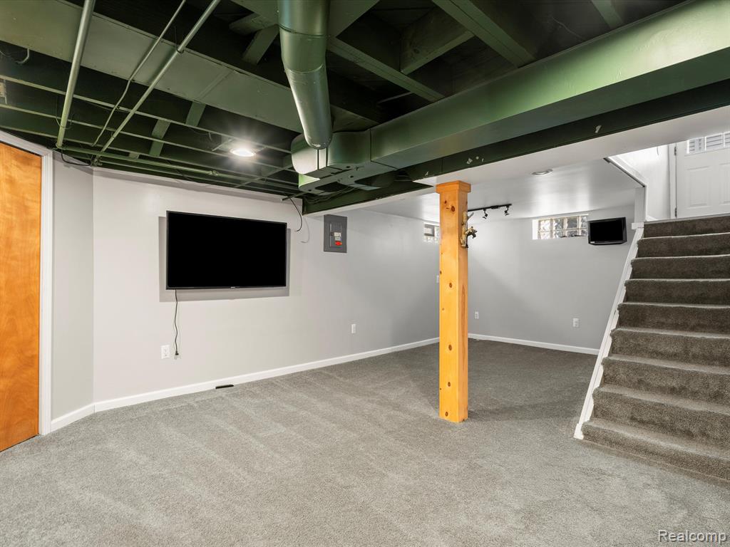 829 N REMBRANDT Avenue, Royal Oak, MI 48067 — Photo 18