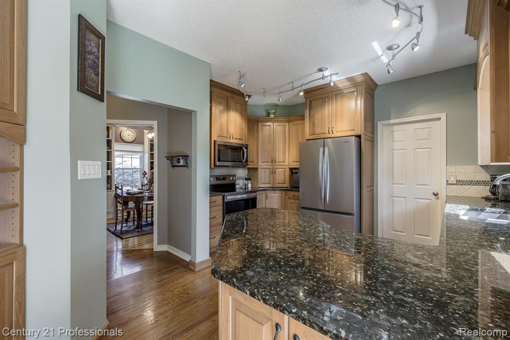 5492 E Alyssa Court, White Lake, MI 48383 — Photo 22