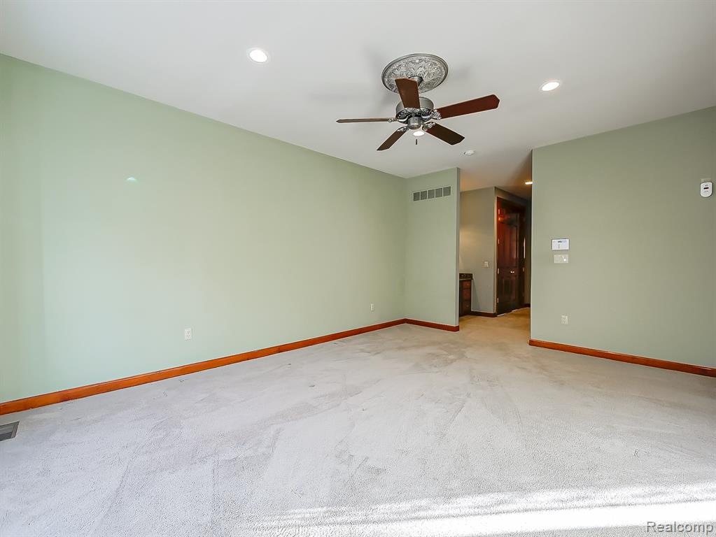 7364 Essex Drive, West Bloomfield, MI — Photo 26