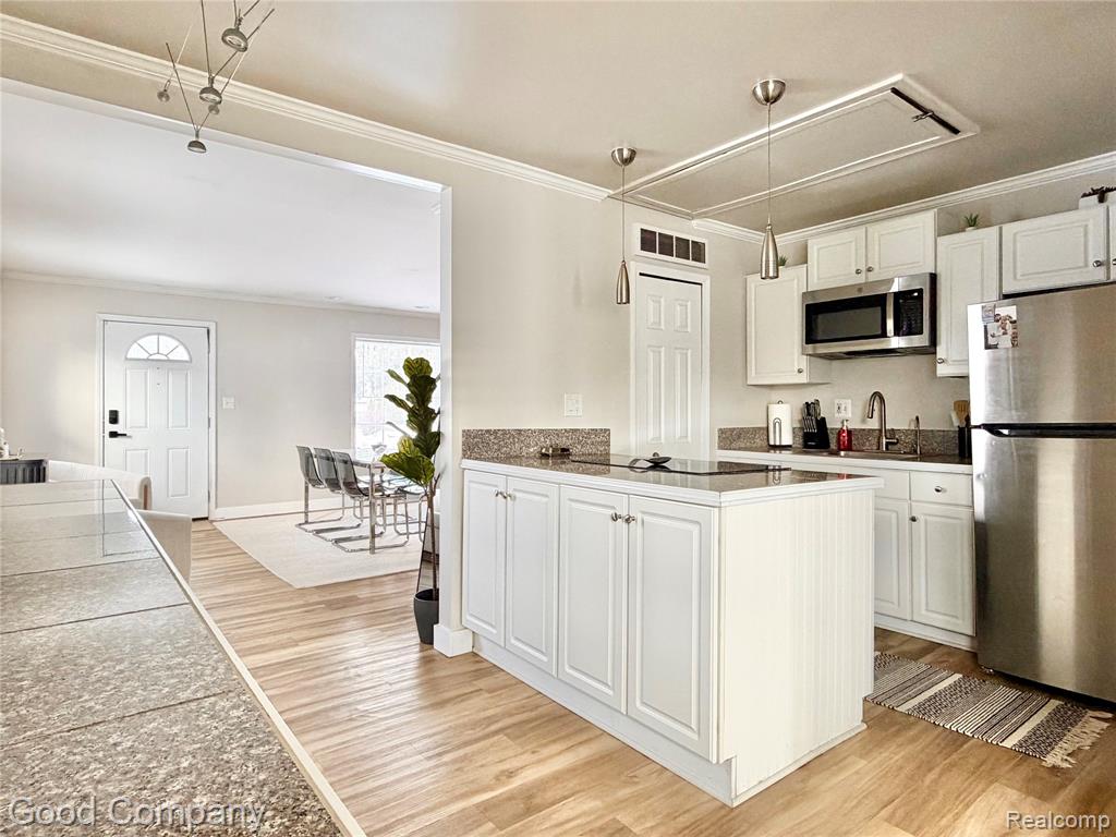 626 E Windemere Avenue, Royal Oak, MI 48073 — Photo 12